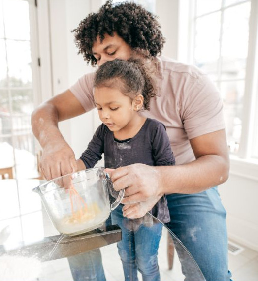 Child cooking with parent_10_sq
